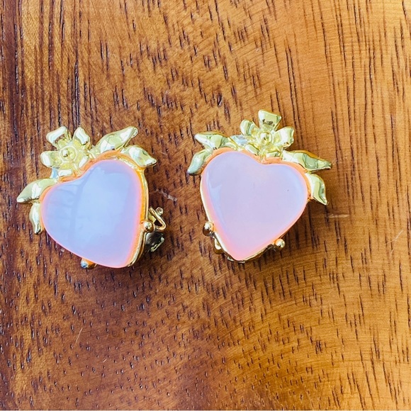 70s/80s Pink Crystal Gold Trifari Clip-on Earrings - Picture 6 of 7